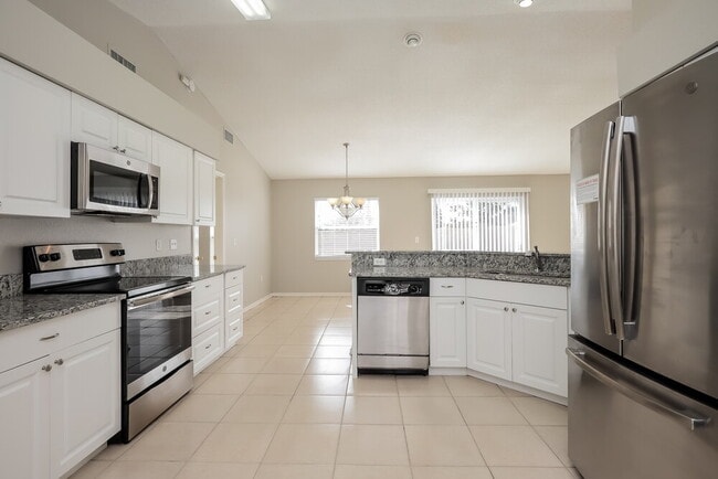 Building Photo - 7905 Apple Blossom Dr
