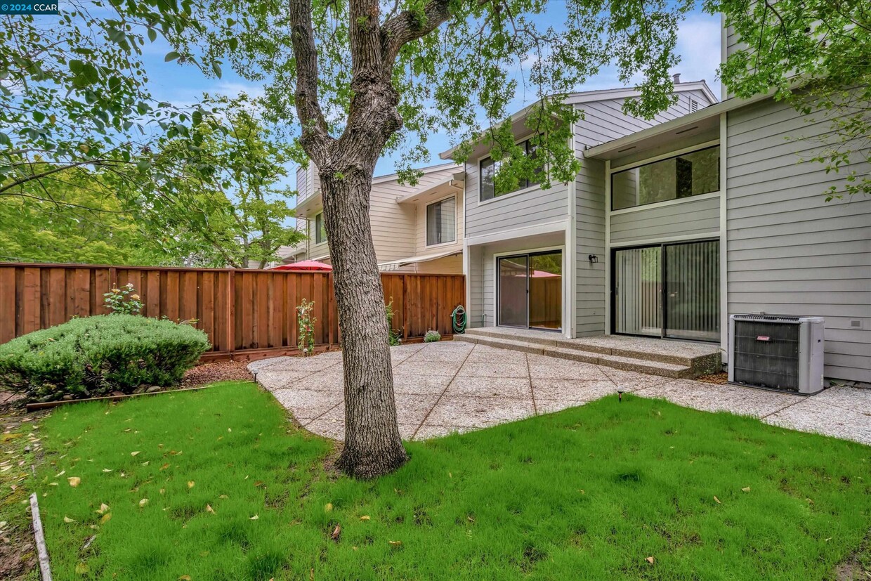Primary Photo - 1056 Camino Verde Cir