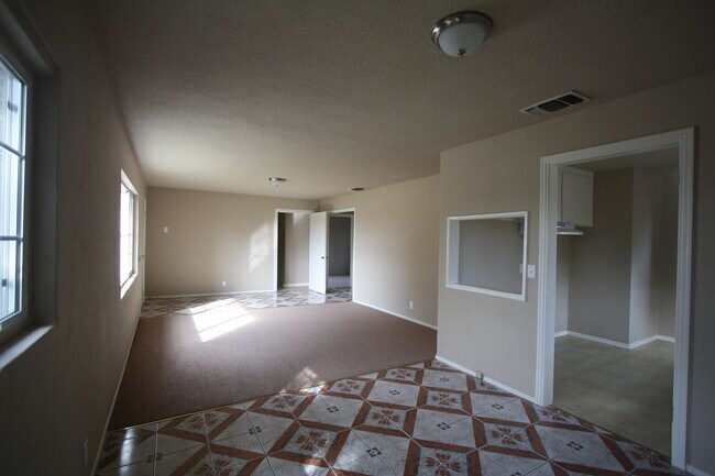Foto del edificio - Available Soon! WITH HVAC
