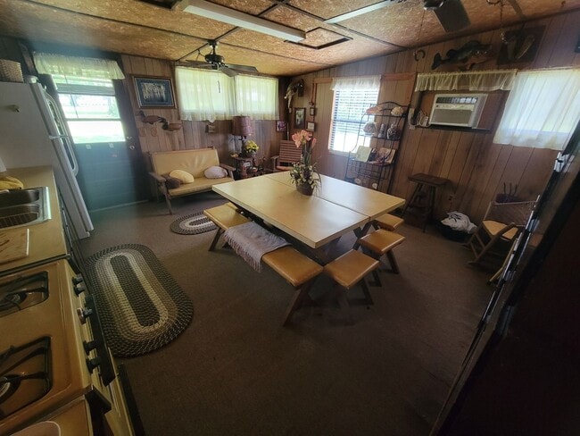 Building Photo - Beautiful Country home in Lakeland