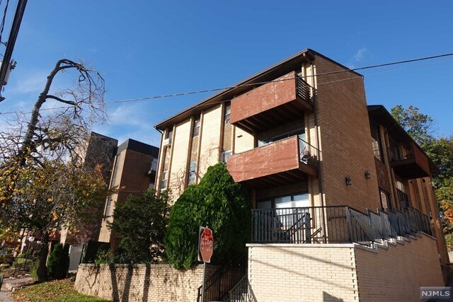 Primary Photo - 70 Orient Wy