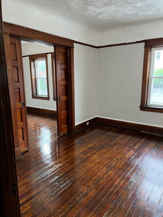 Primary Photo - 5412 Lorain Ave