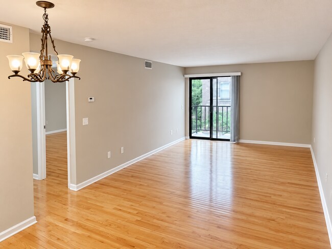 Sala de estar / Comedor - 327 Plantation St