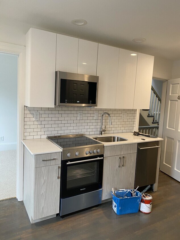 Primary Photo - 225 Newbury St