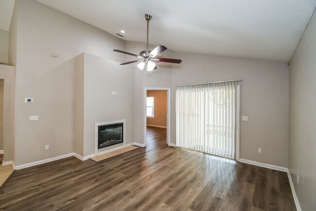 Foto del edificio - 10932 Campus Heights Ln