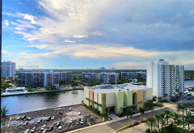 Building Photo - 3505 S Ocean Dr
