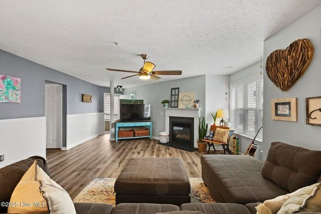 Building Photo - Fully furnished dream condo in Carolina Beach