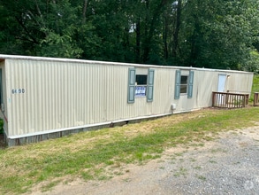 Building Photo - 6690 Skyview Dr SE