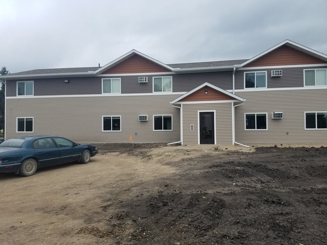 Main Entry - 701 Imperial Dr