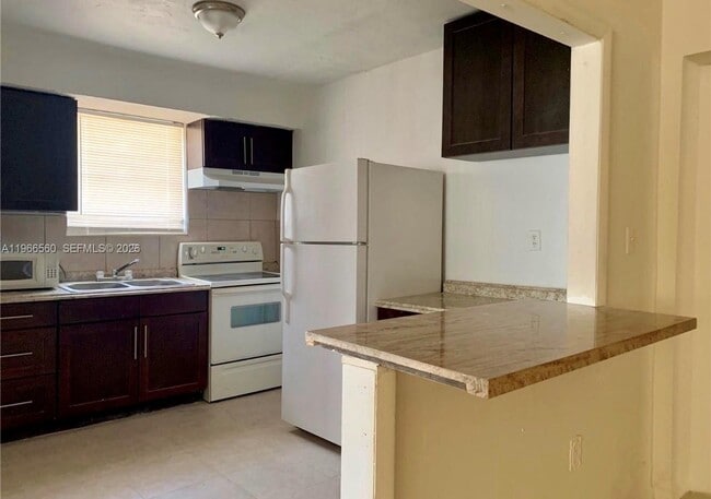 Building Photo - 2165 Washington Ave