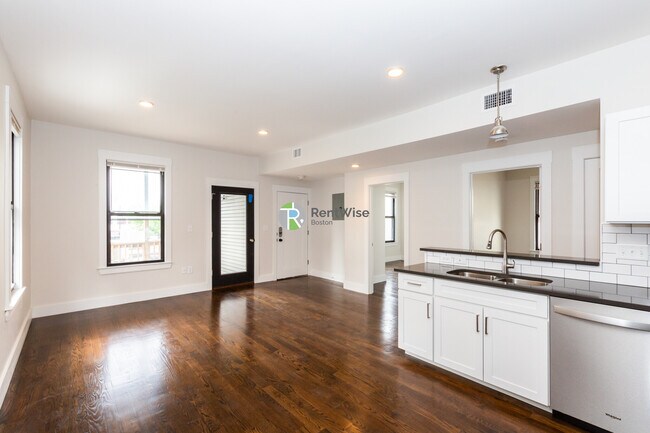 Building Photo - 24 Clary St