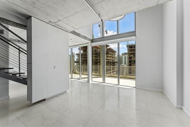 Foto del edificio - 690 SW 1st Ct