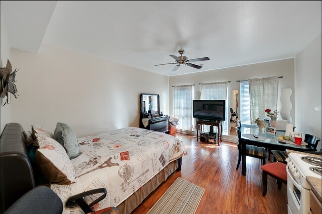 Interior Photo - 441 Virginia St
