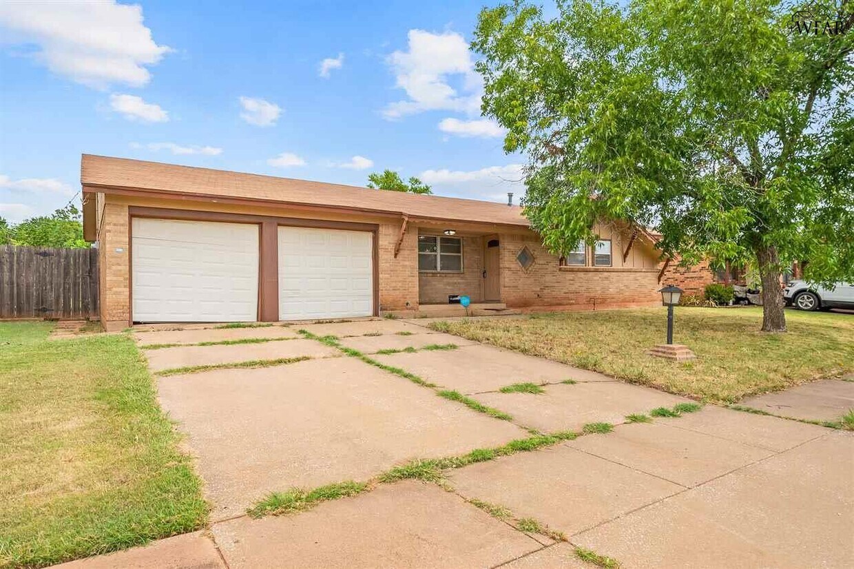 Primary Photo - 4033 Hooper Dr