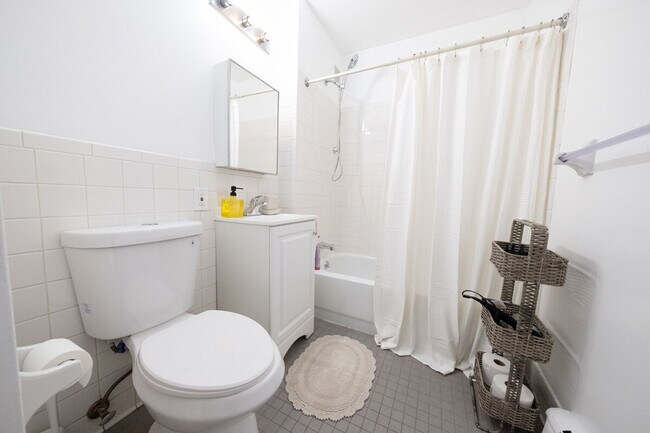 Building Photo - 240 W 112th St