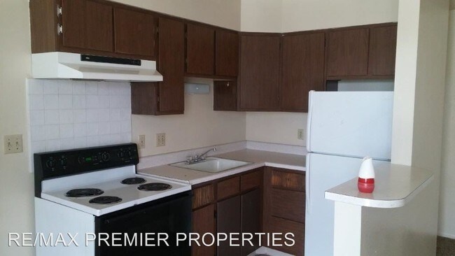 Building Photo - 218 3rd St