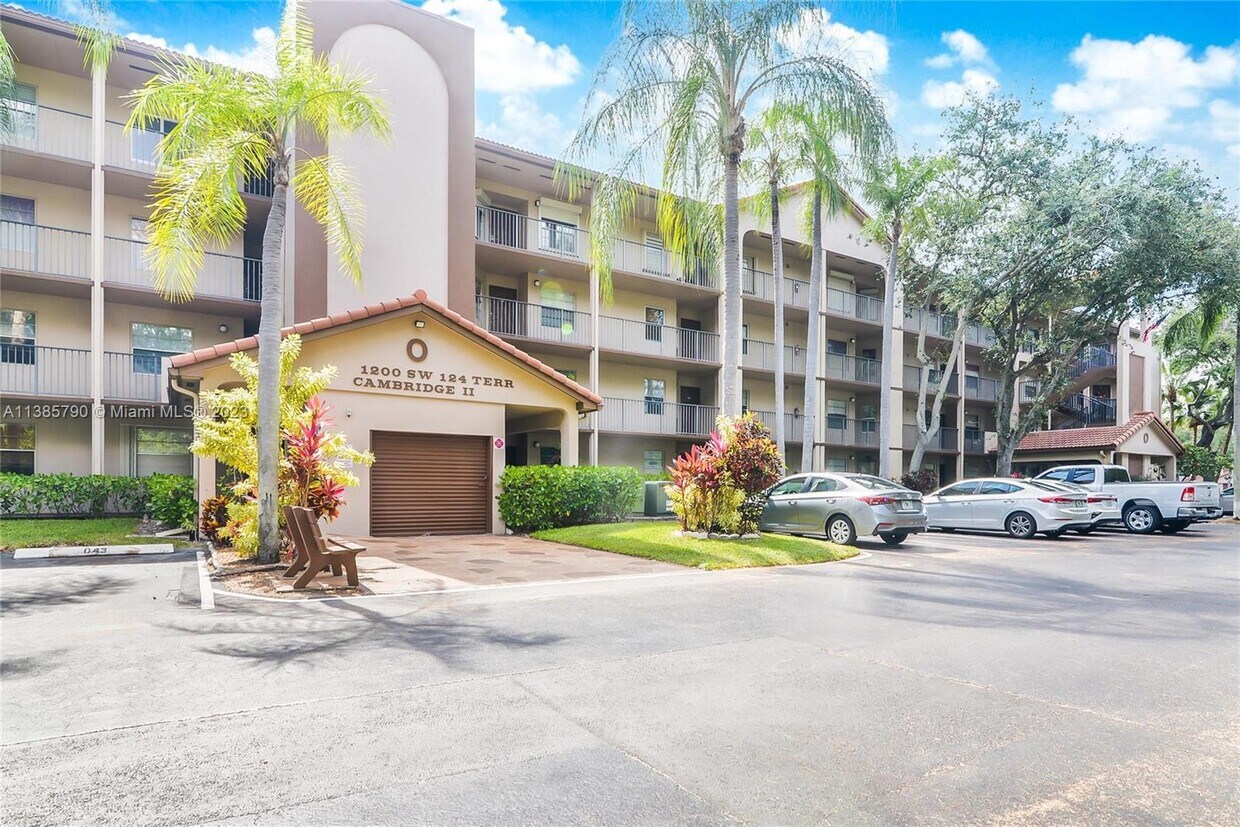 1200 SW 124th Terrace Unit 111O, Pembroke Pines, FL 33027 Condo for