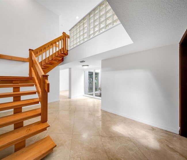 Building Photo - 4000 Alhambra Cir