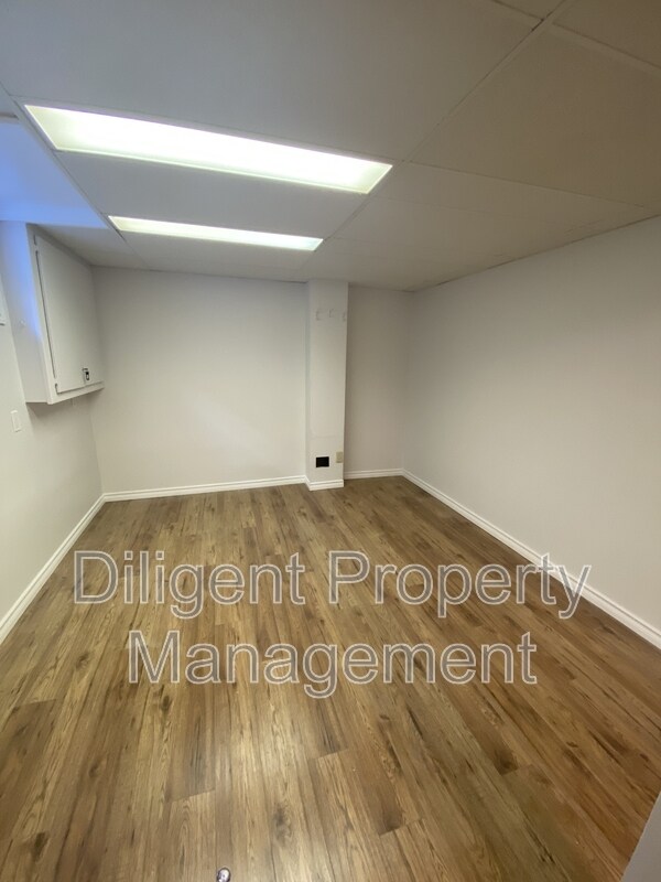 Building Photo - 612 Romaine St