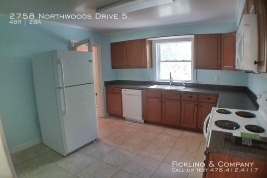 Building Photo - Convenient to I-75 and I-16!
