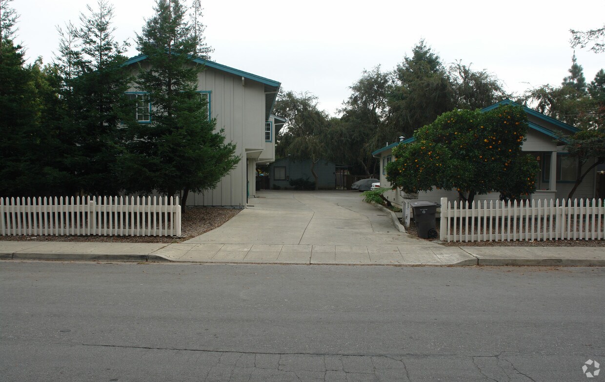 Building Photo - 947 Boranda Ave