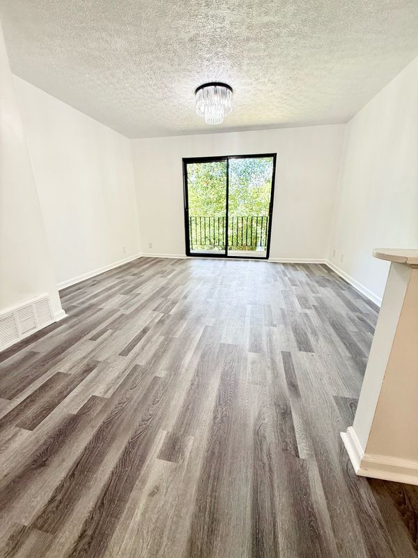 Foto principal - 7076 Wildwood Cir