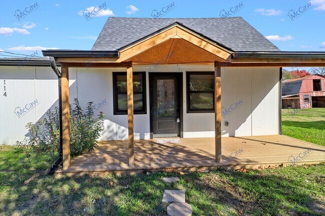 Building Photo - Updated Price for New Year! Lovely 3/2 in ...