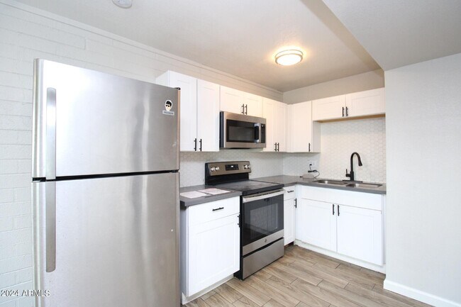 Foto del edificio - 6044 N 21st Ave