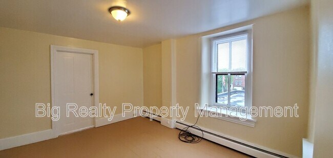 Building Photo - 128 New St