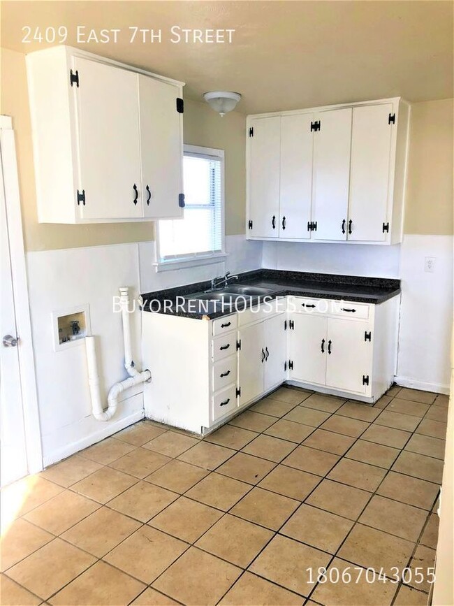 Building Photo - Handyman Special $99 Move in + Admin Fee /...