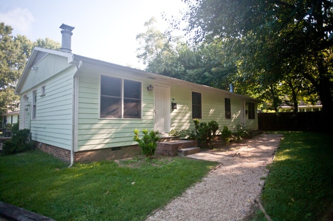 Building Photo - Live downtown in 2 bedroom duplex!