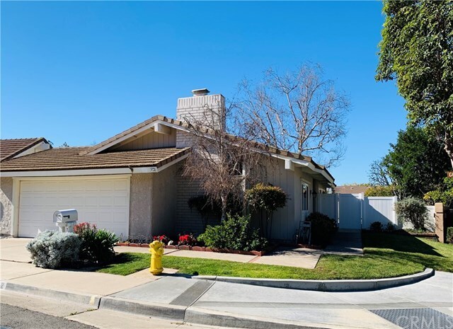 Building Photo - 2 Gold Bluff