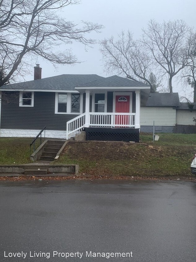 Primary Photo - 3 br, 2 bath House - 1325 Warren St.