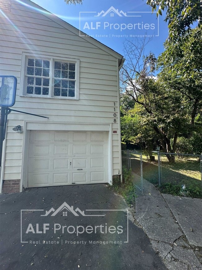Building Photo - Newly Renovated 1 Bedroom Apartment – Walk...