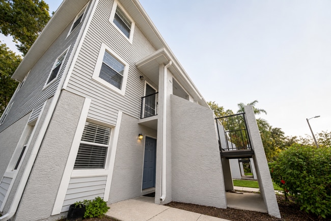 Building Photo - 7126 Waterside Dr