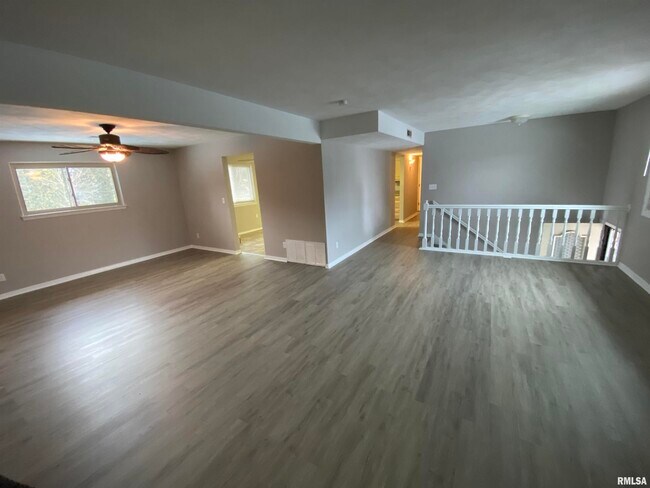 Foto del edificio - 7409 N Patton Ln