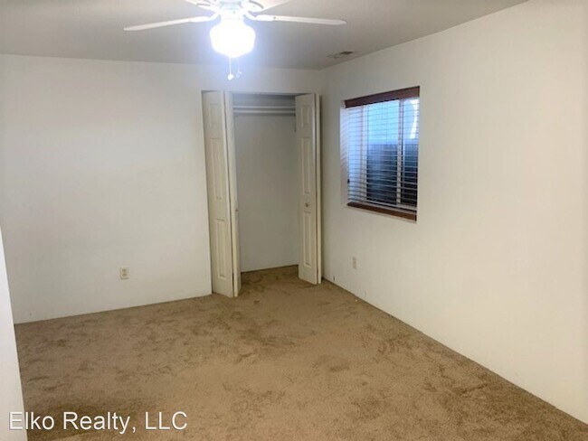 Building Photo - 3 br, 2 bath House - 1922 Sierra Drive
