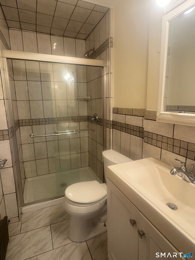 Building Photo - 654 Highland Ave