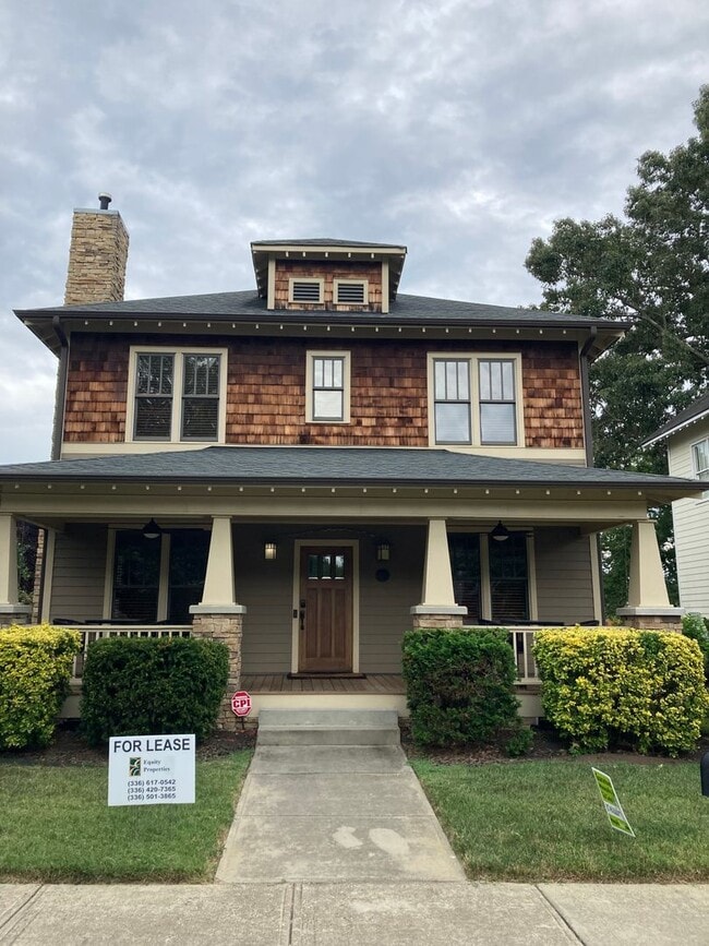 Building Photo - Charming Home