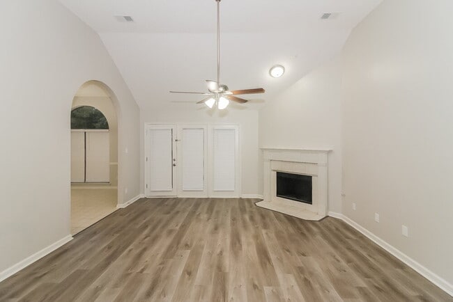 Building Photo - 636 Old River Cove