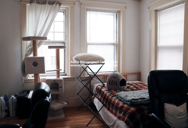 Foto del edificio - 73 Longwood Ave