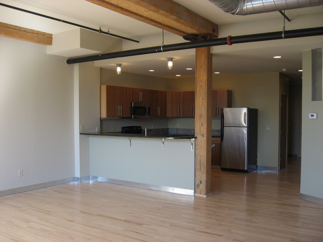 Building Photo - Lakefront Lofts