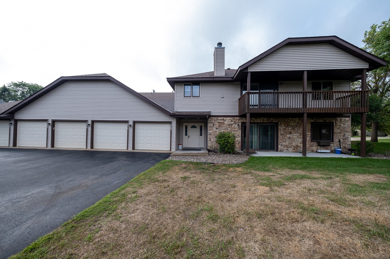6682 162nd Ct, Rosemount, MN 55068 Townhome Rentals in Rosemount MN