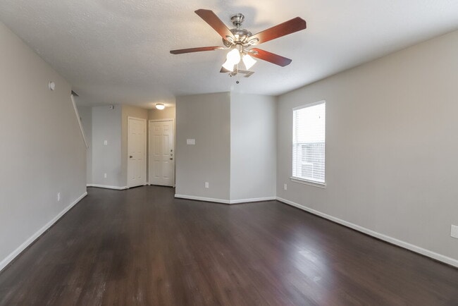 Building Photo - 21818 Hemlock Park Dr