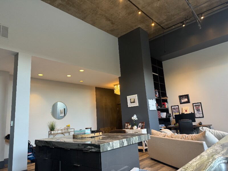 Foto principal - 420 W Belmont Ave