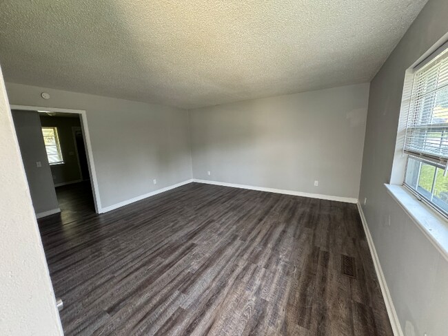 Foto del edificio - 4706 Metro Park Ln