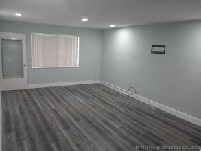 Building Photo - 149 West Ct
