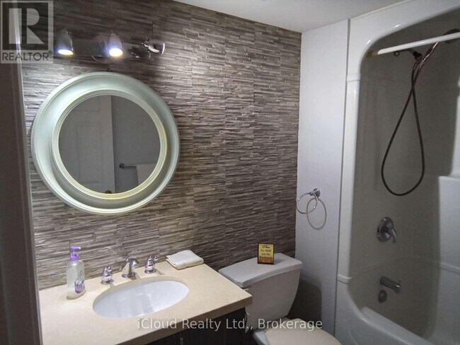 Photo du bâtiment - 1450 Bishops Gate