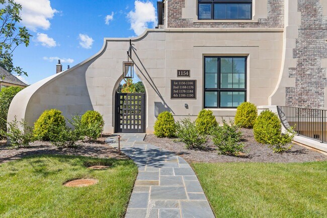 Foto del edificio - Rare opportunity to lease a luxury residence in The Nolen on Queens Road