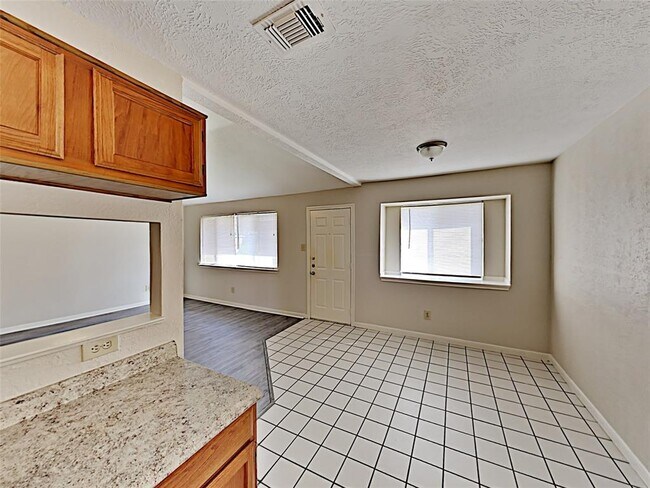 Building Photo - 3415 Sandbrook Dr